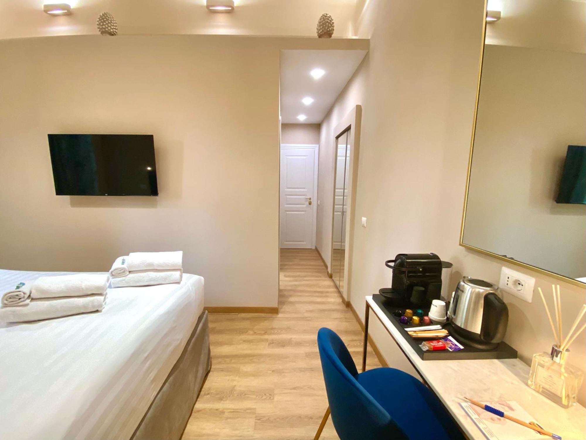 Queen Of Rome Luxury Rooms Экстерьер фото