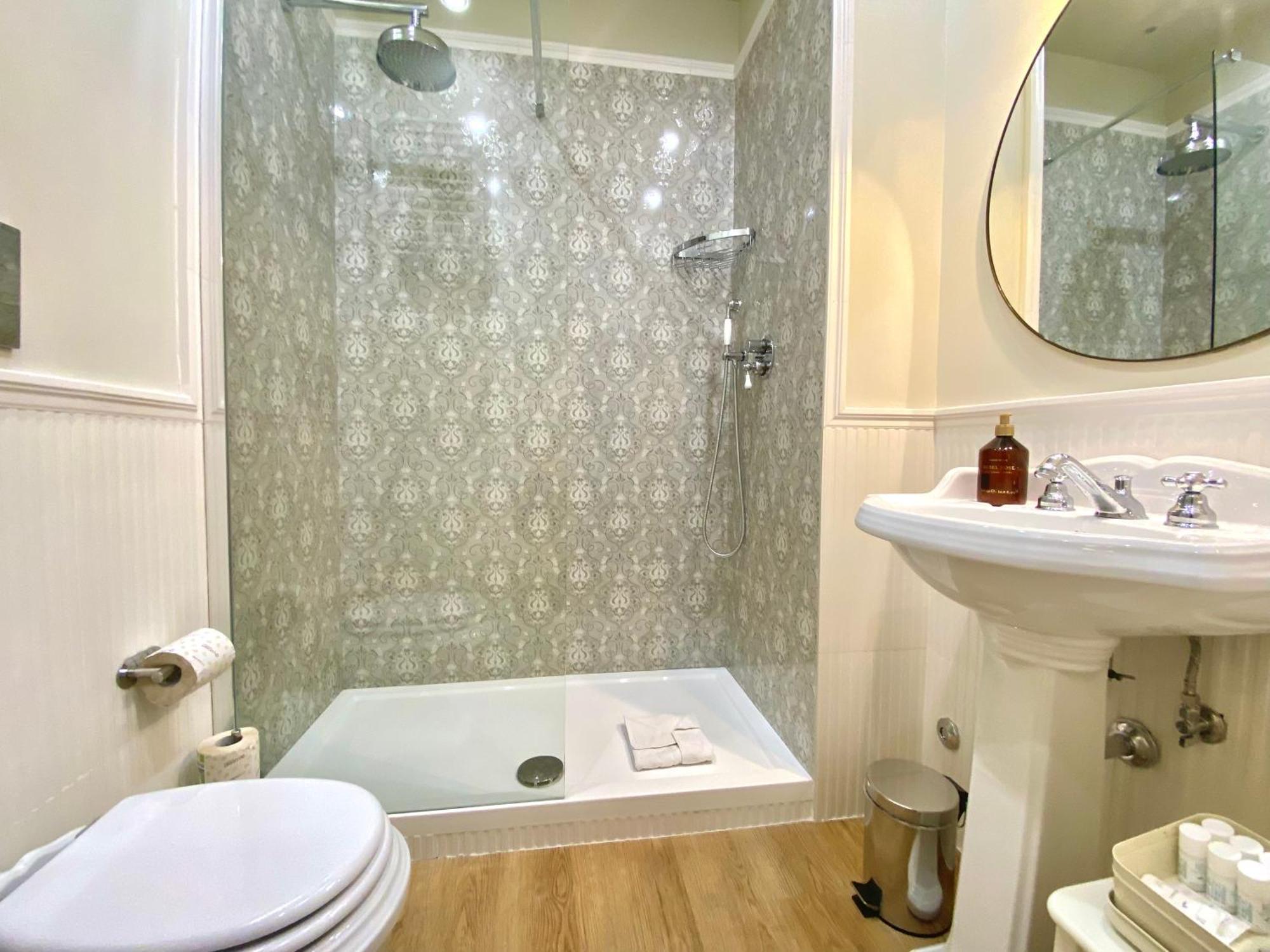 Queen Of Rome Luxury Rooms Экстерьер фото