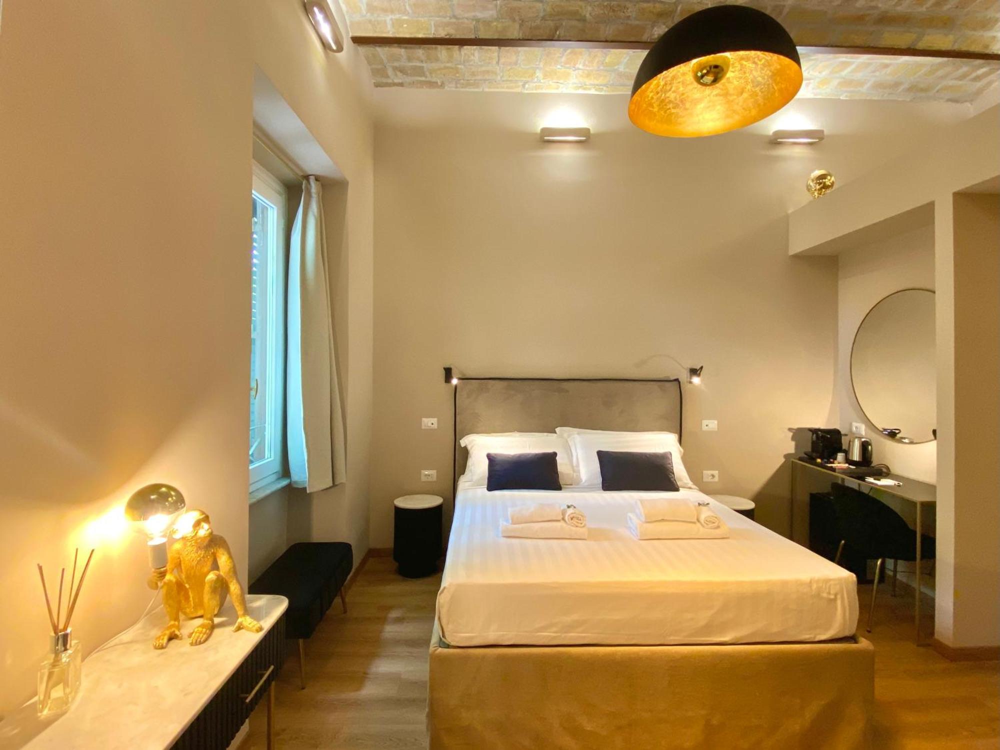 Queen Of Rome Luxury Rooms Экстерьер фото