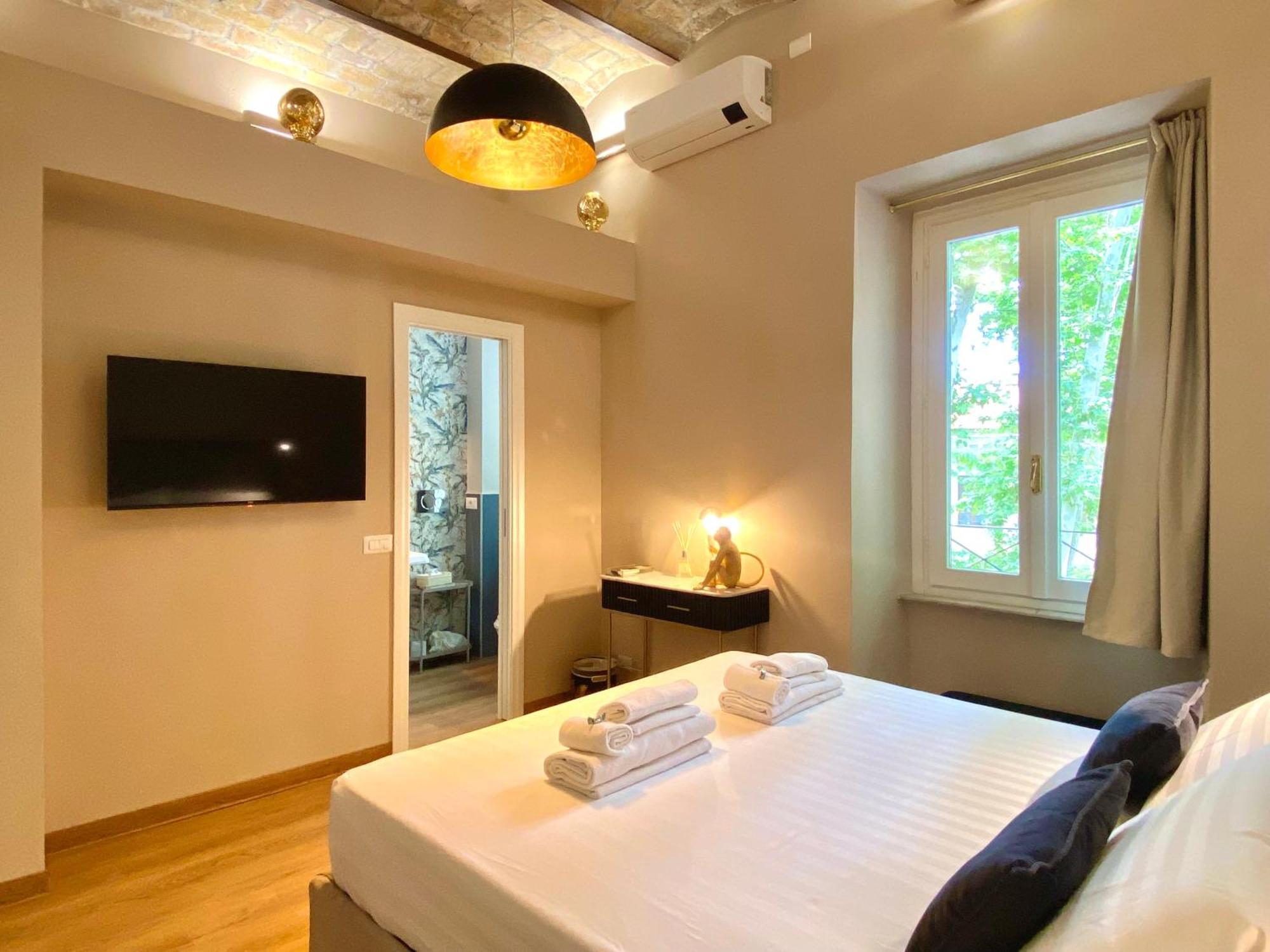 Queen Of Rome Luxury Rooms Экстерьер фото