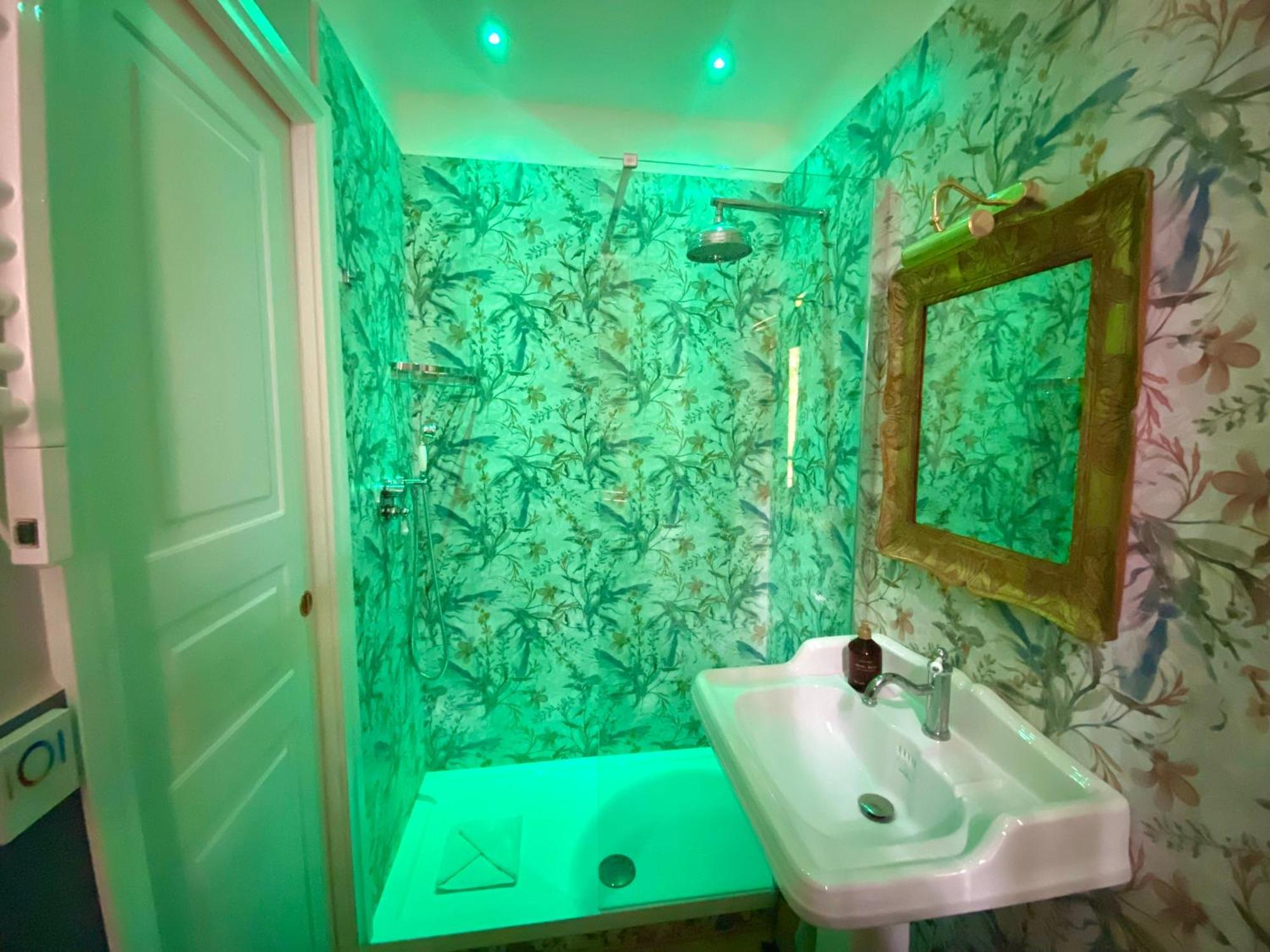 Queen Of Rome Luxury Rooms Экстерьер фото