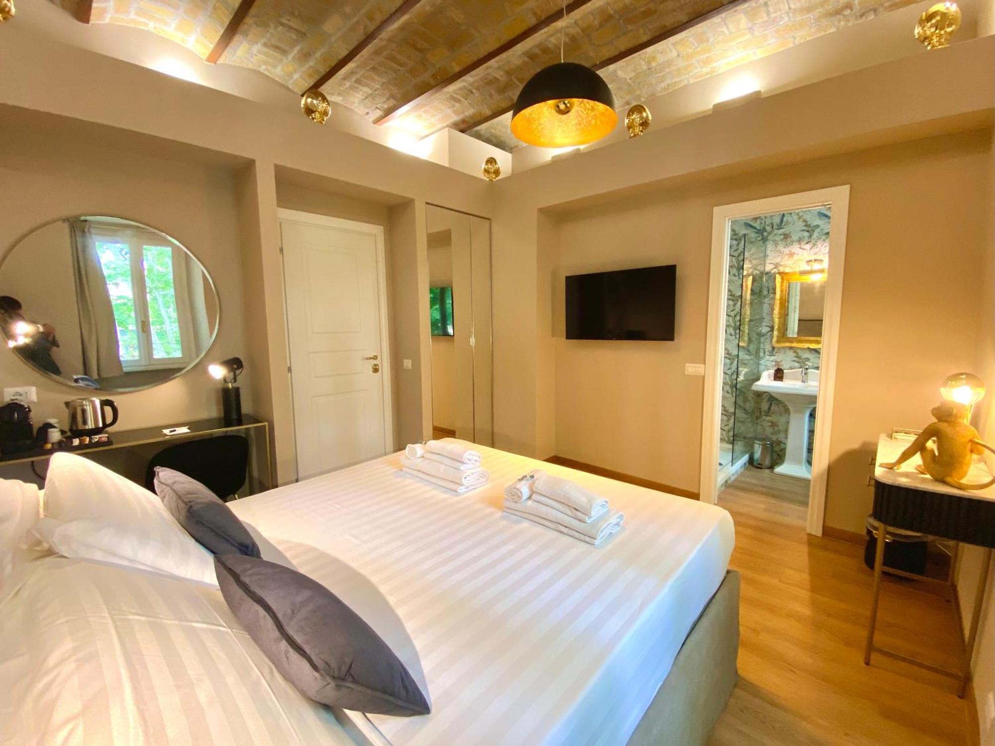 Queen Of Rome Luxury Rooms Экстерьер фото