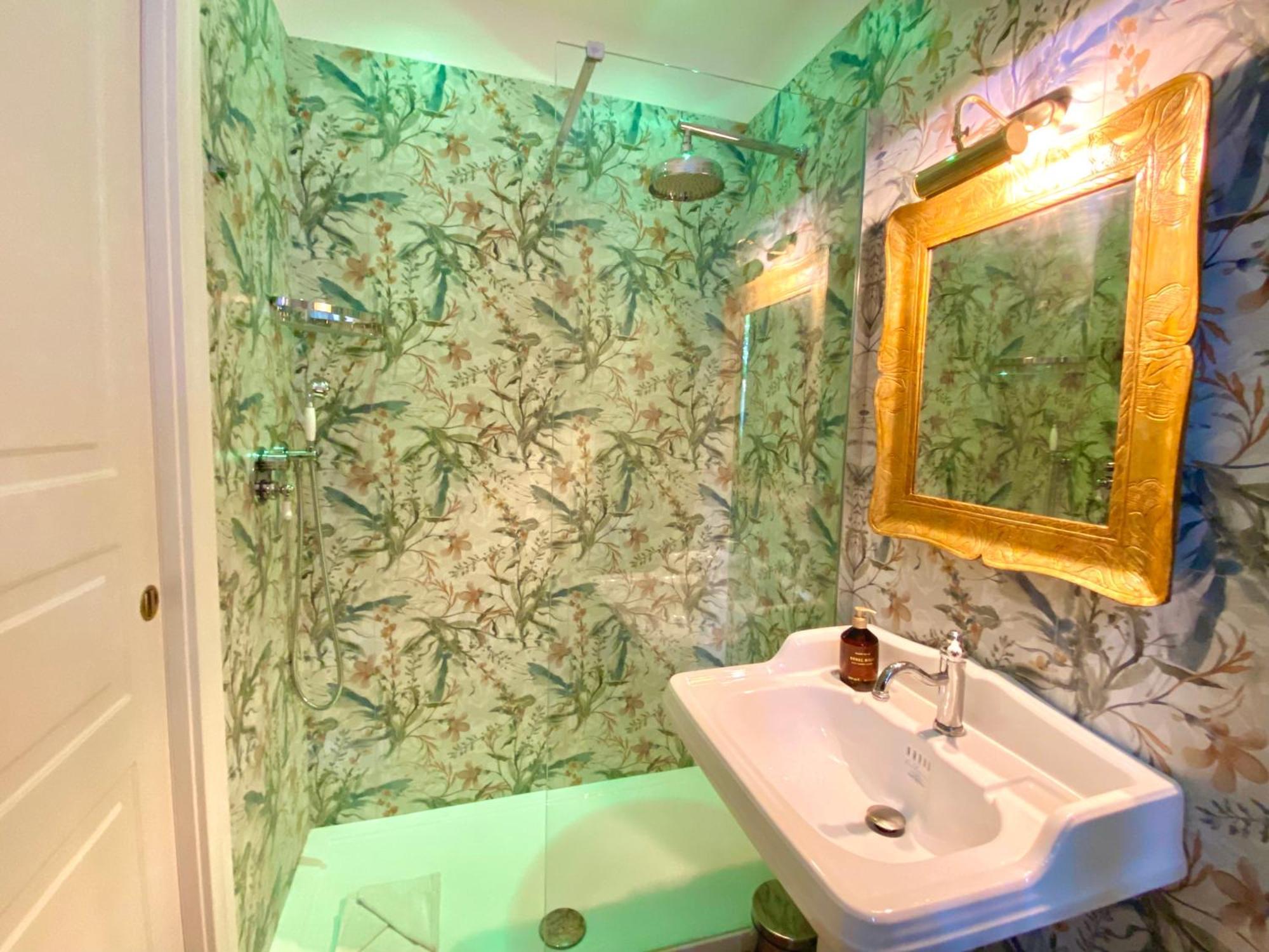 Queen Of Rome Luxury Rooms Экстерьер фото