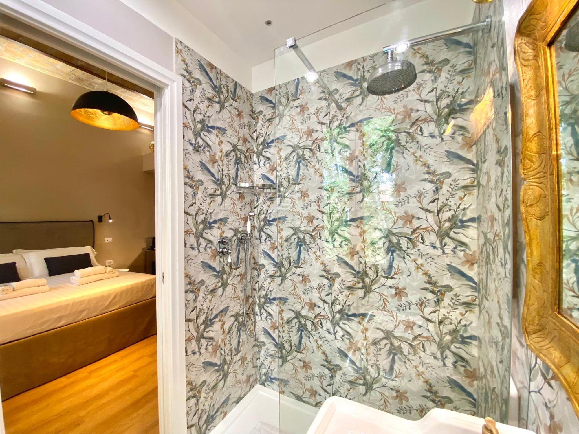 Queen Of Rome Luxury Rooms Экстерьер фото