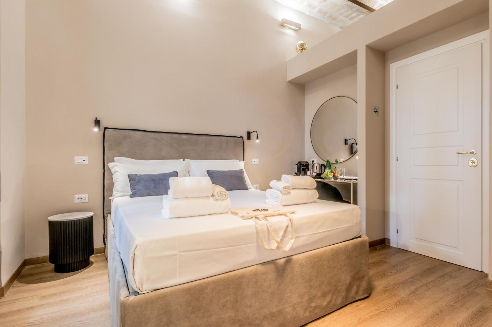 Queen Of Rome Luxury Rooms Экстерьер фото