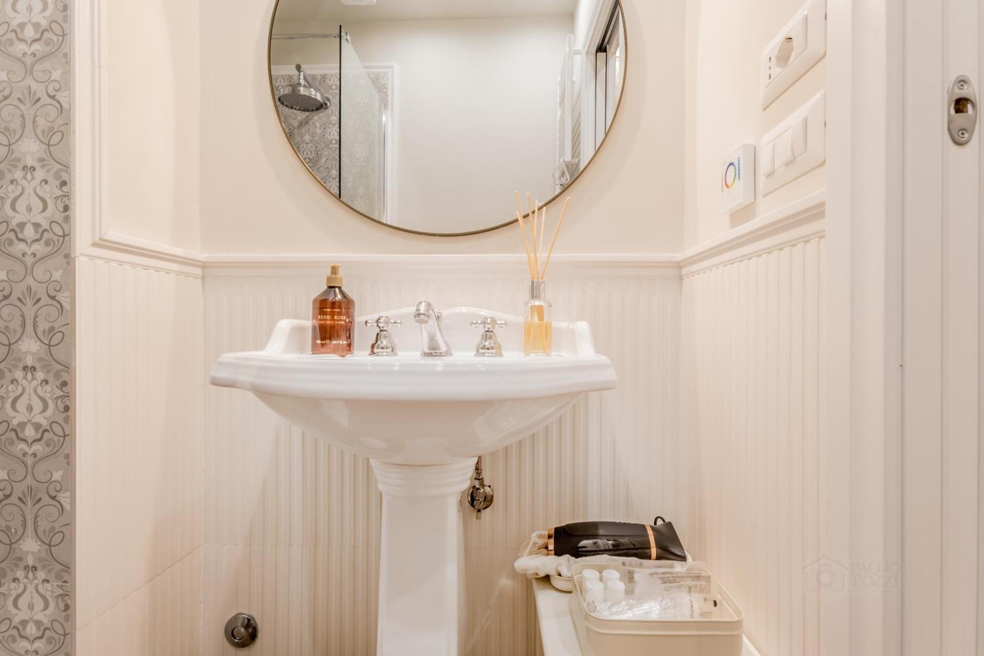 Queen Of Rome Luxury Rooms Экстерьер фото